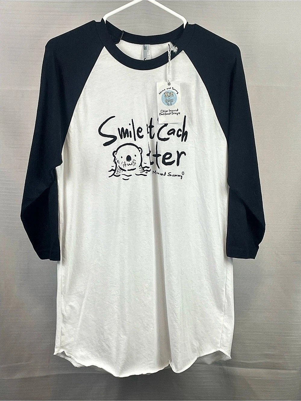 Momo and Sammy Smile at Each Otter Raglan T-Shirt Raglan Tee White & Black NWT